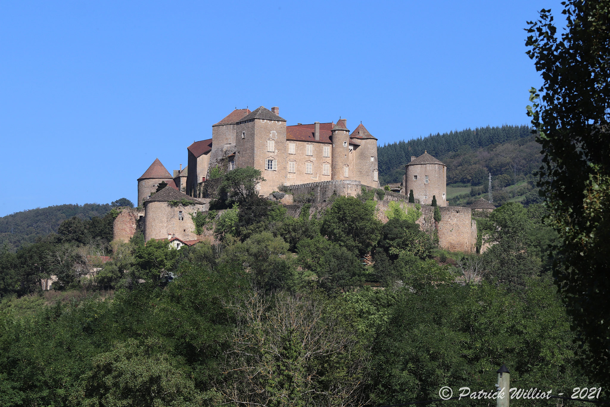 Berzé-le-Châtel